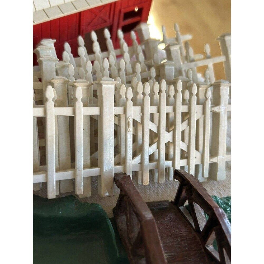 Plasticville‎ Farm Lot - Barn , Fencing , Dog , Pond w/ Bridge , Paper Roses - Picture 9 of 9